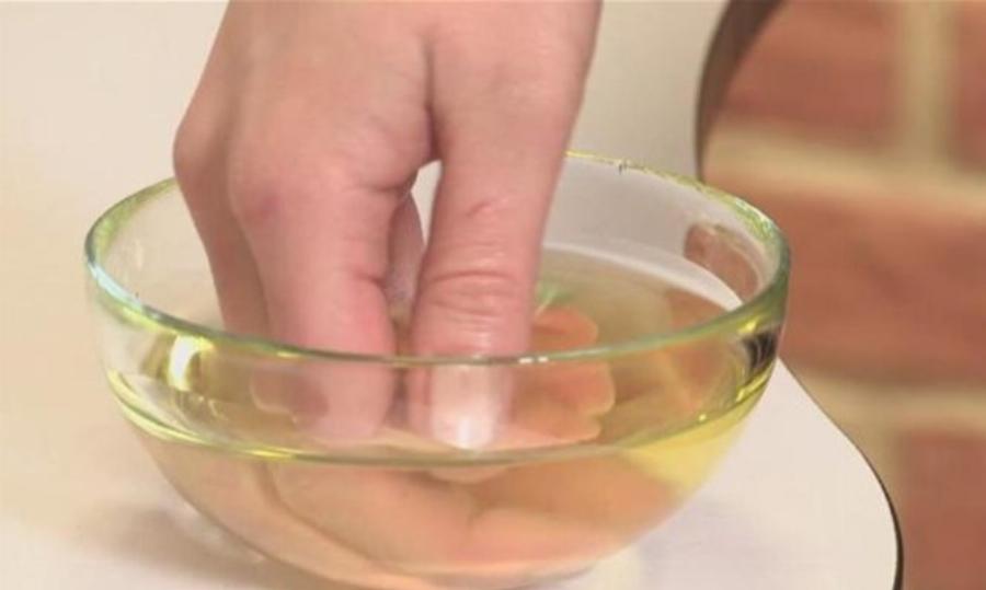 Αυτά είναι τα 7 καλλυντικά που μπορείς να αλλάξεις με ελαιόλαδο και να δεις οφέλη στην υγεία και στην τσέπη σου