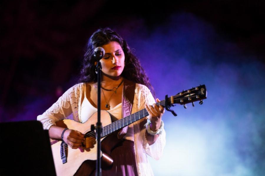 Μαρίνα Σπανού: Η κόρη του Χρήστου Σπανού μεγάλωσε έγινε 19 χρονών, ασχολείται με το τραγούδι και μαγεύει με τη φωνή της