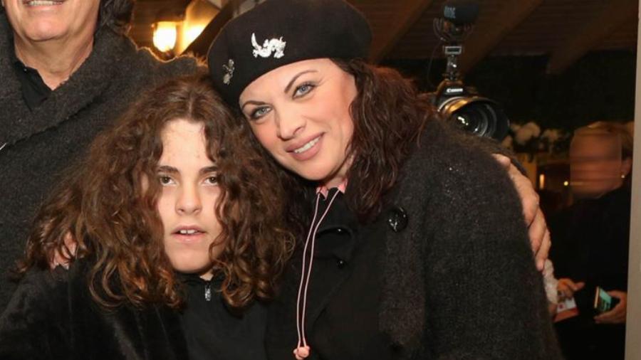 Νένα Χρονοπούλου: «Έχω δει σημάδια κακοποίησης στο παιδί μου. Το πήρα το παιδί από εκείνο το κέντρο»