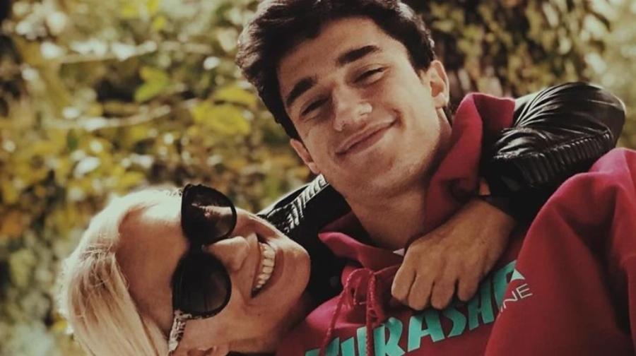 Γιοί Ελλήνων celebrities: 11 περιπτώσεις που μεγάλωσαν και έγιναν όμορφοι και γοητευτικοί νεαροί