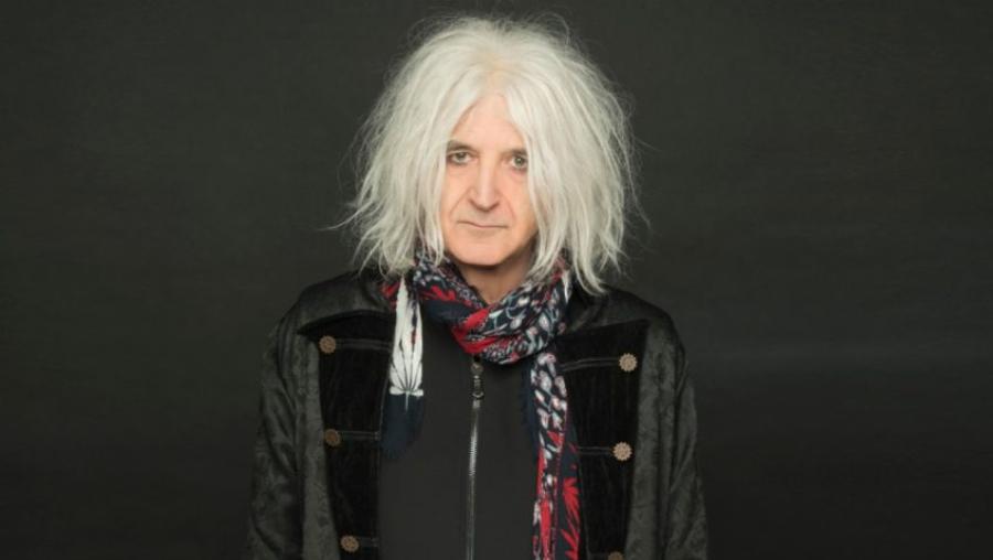 Νίκος Καρβέλας: Το τραγούδι για τον θάνατο μιας θαυμάστριας, ο χαμός της μητέρας του και ο γάμος με την Πάνια