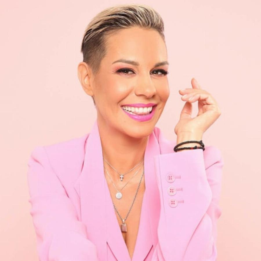 Ράνια Κωστάκη: Η μοναδική φωνή της, το σοβαρό γυναικολογικό πρόβλημα, τα 7 χειρουργεία και το ονειρεμένο σπίτι