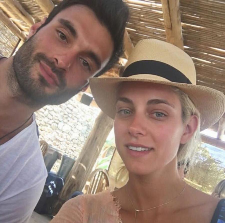 Δούκισσα Νομικού: Ο πανέμορφος αδελφός της, η γλυκιά σχέση τους και 5 σπάνιες φωτογραφίες