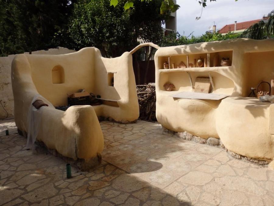 Σπίτια από άχυρο και πηλό: Είναι ελληνικής κατασκευής, φτιάχνονται από 2 Λαρισαίους και κοστίζουν 1.500€