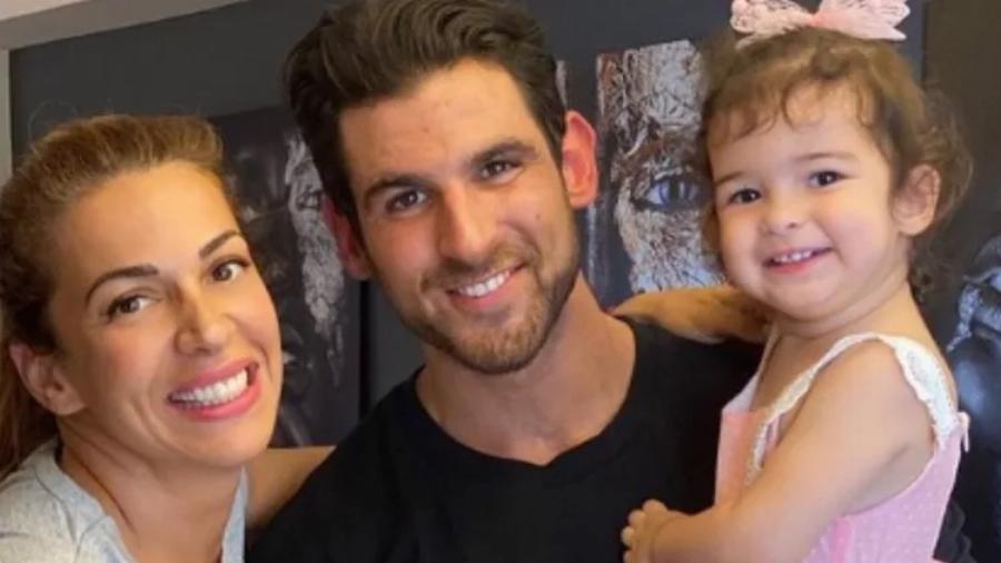 Ετεοκλής Παύλου: Το μοιραίο βράδυ που οδήγησε στον ακρωτηριασμό του, η σχέση με την Χατζίδου, ο γάμος και η βάφτιση της κόρης του