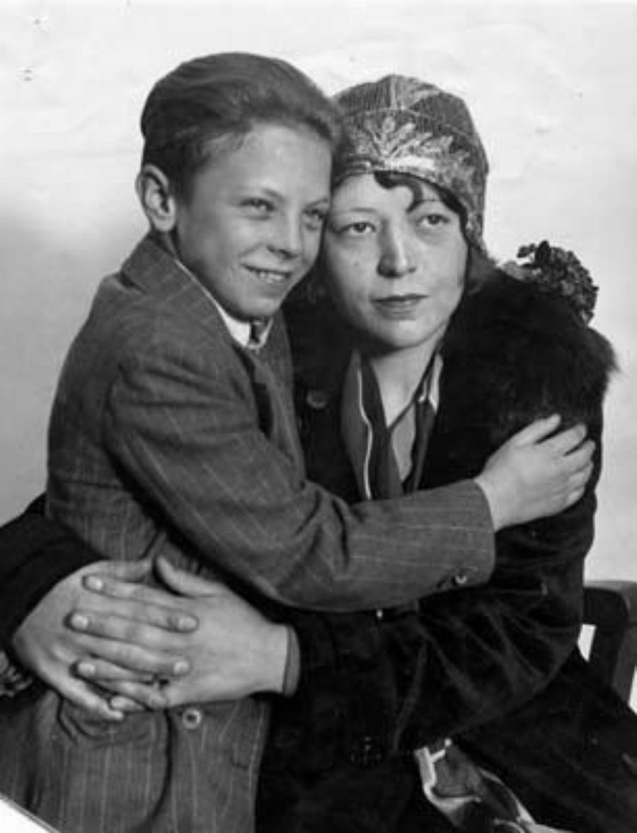 Η τραγική ιστορία της Κριστίν Κόλλινς: Η εξαφάνιση του γιου της, ο «δανεικός» γιος, ο εκβιασμός της αστυνομίας και η ταινία για Όσκαρ