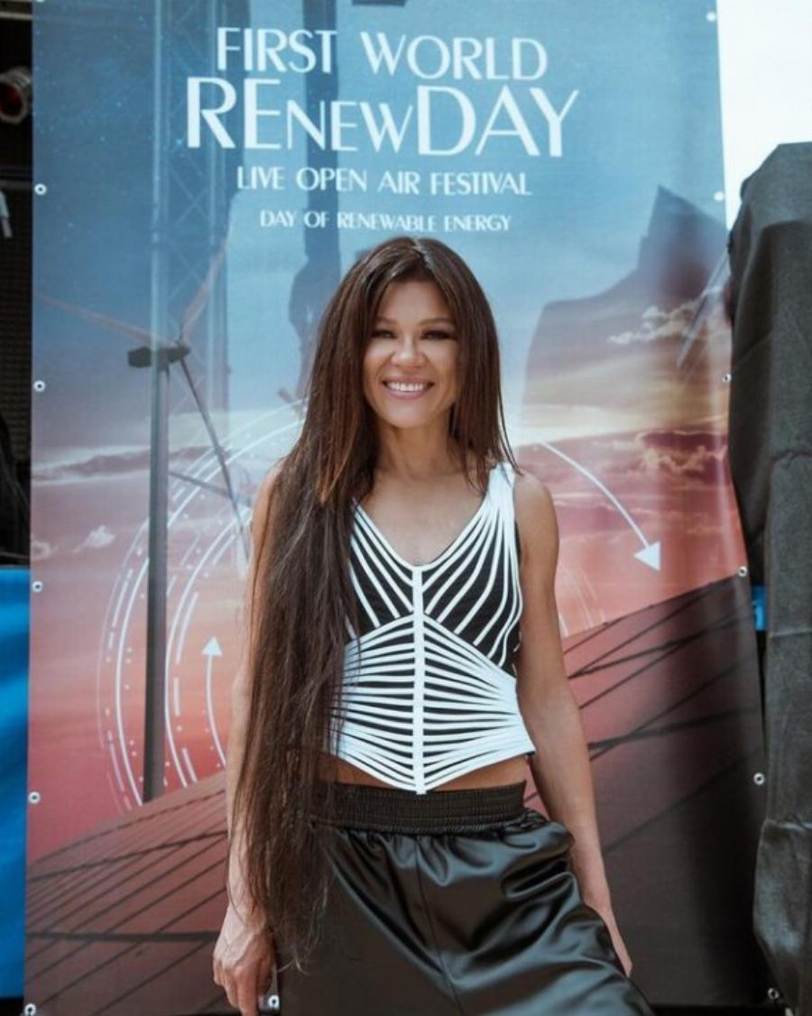 Ρουσλάνα: 17 χρόνια μετά τη θεαματική νίκη της στη Eurovision παραμένει το ίδιο όμορφη και δείχνει νεότερη από την ηλικία της