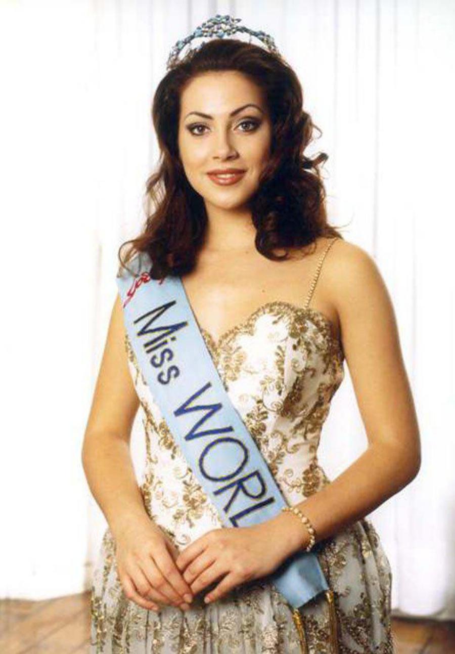 Ειρήνη Σκλήβα: Η Μις Κόσμος «1996» παραμένει πανέμορφη, εντυπωσιακή και άκρως γοητευτική ακόμα και στα 43 της χρόνια