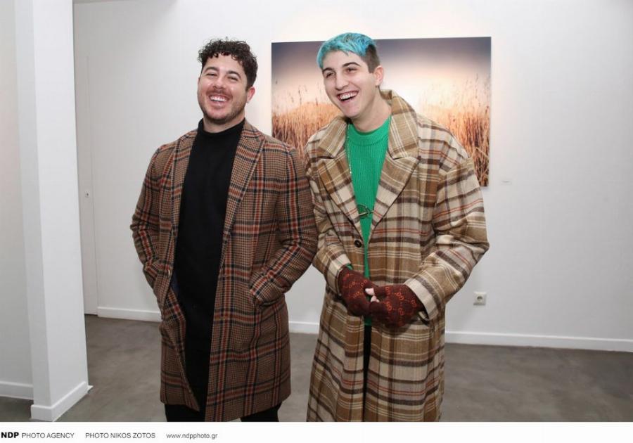 Σοφία Αλιμπέρτη – Γιάννης Πάριος: Βρέθηκαν μαζί στην πρώτη έκθεση φωτογραφίας του μεγάλου γιου τους