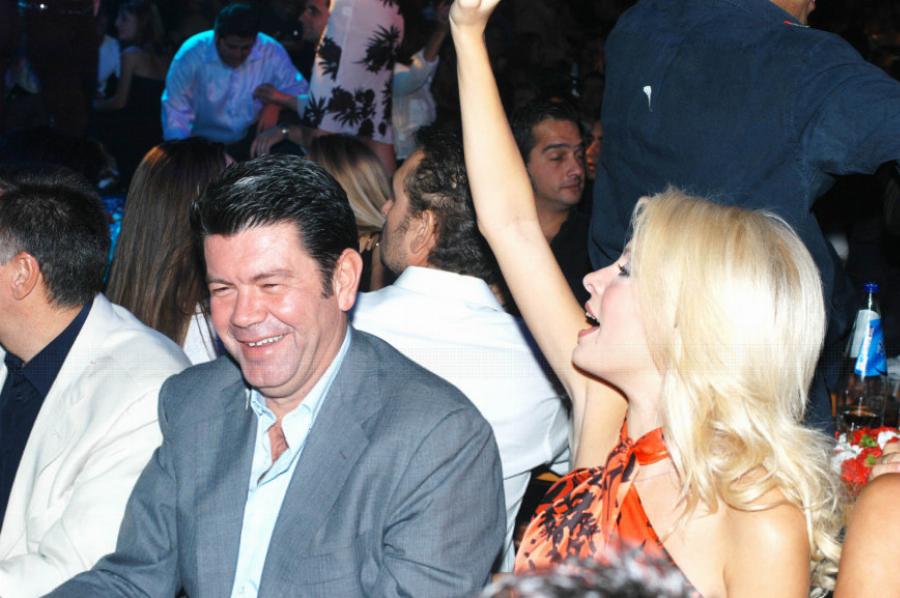 Ελένη Μενεγάκη: Οι σταθμοί της καριέρας της – Οι εκπομπές, οι διαφημίσεις, οι σειρές από το 1990 έως σήμερα και οι γάμοι της