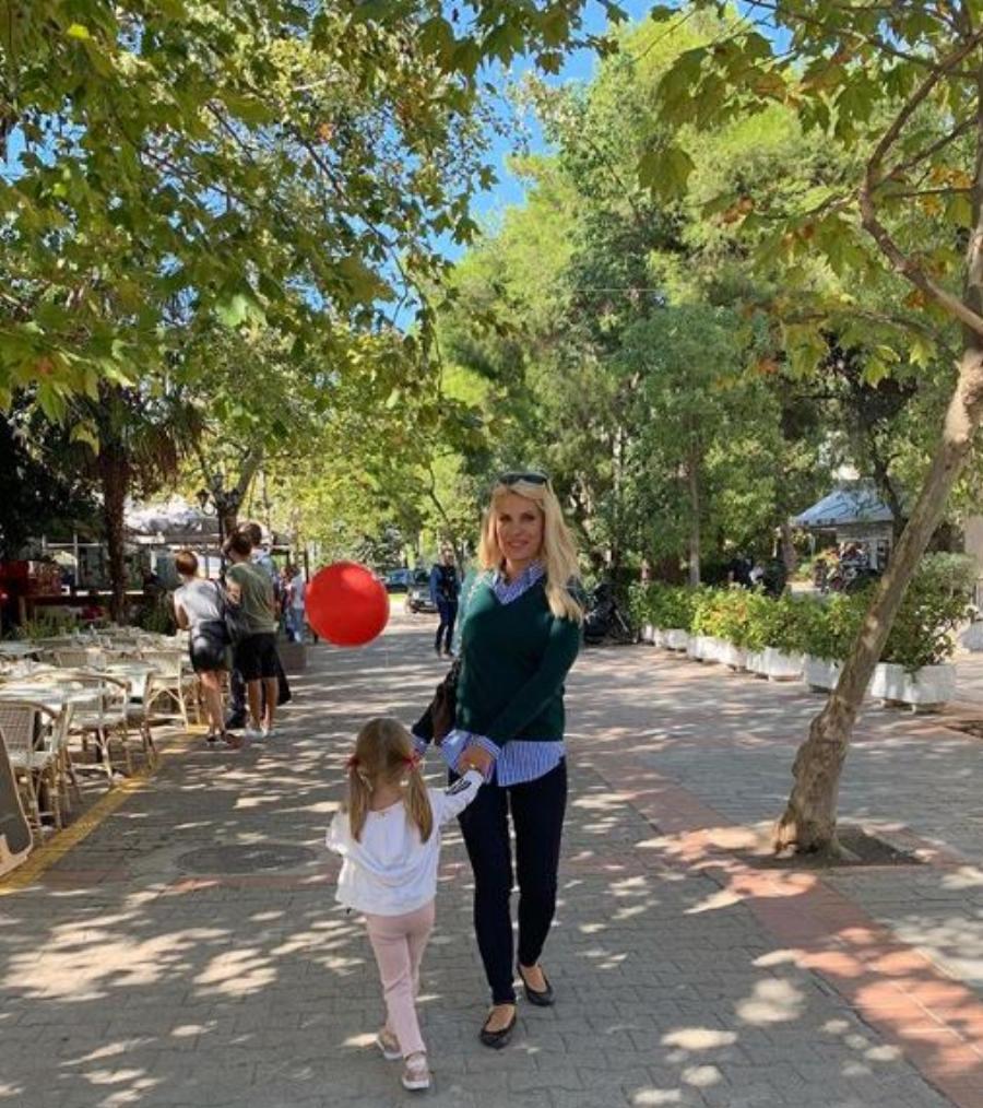 Ελένη Μενεγάκη: Οι σταθμοί της καριέρας της – Οι εκπομπές, οι διαφημίσεις, οι σειρές από το 1990 έως σήμερα και οι γάμοι της