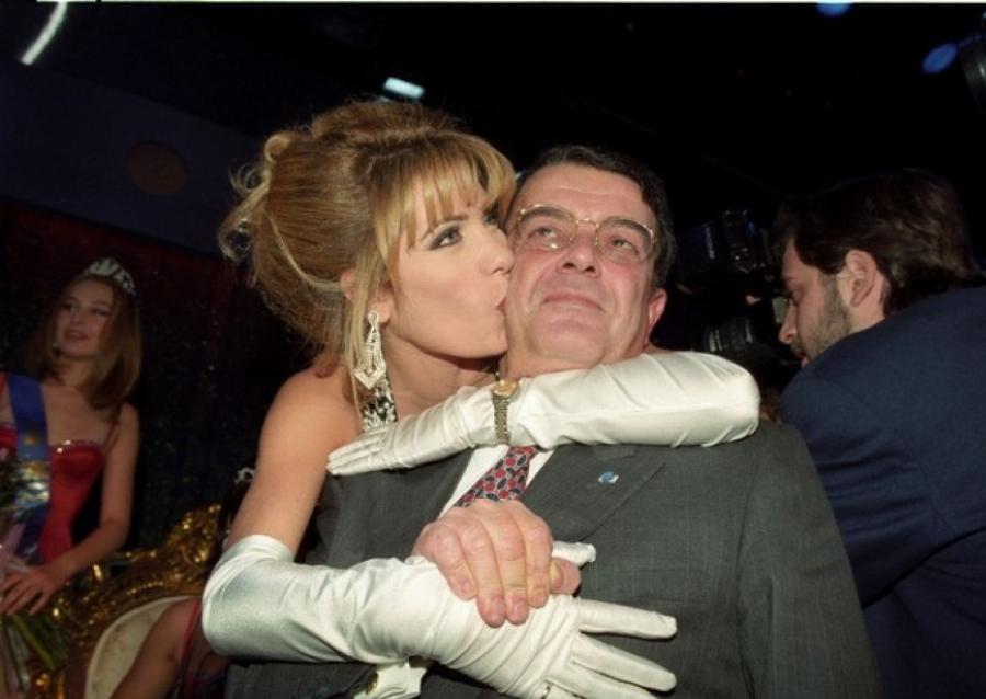 Ελένη Μενεγάκη: Η βασίλισσα της μεσημεριανής ζώνης, η πορεία της στην τηλεόραση, οι εκπομπές που άφησαν εποχή και οι σειρές από το 1990