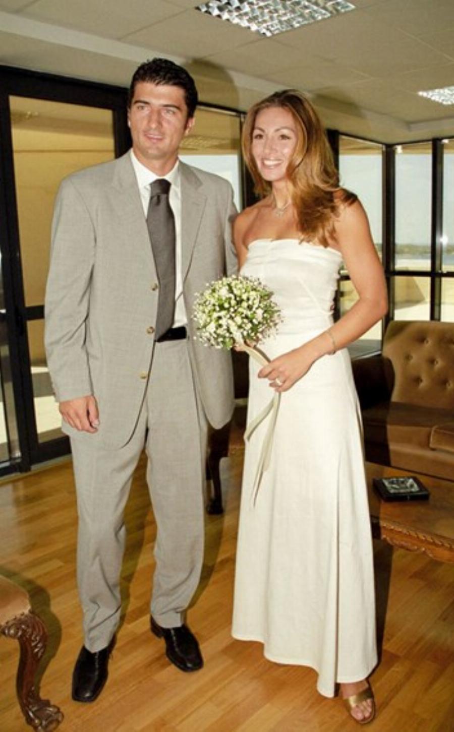 Ελένη Πετρουλάκη: Ο πολιτικός γάμος μακριά από τα φώτα, οι επίπονες εξωσωματικές για 8 χρόνια, η κρίση στον γάμο της και η κατάθλιψη