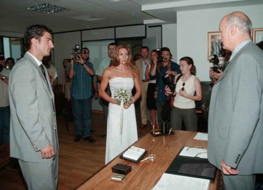 Ελένη Πετρουλάκη: Ο πολιτικός γάμος μακριά από τα φώτα, οι επίπονες εξωσωματικές για 8 χρόνια, η κρίση στον γάμο της και η κατάθλιψη