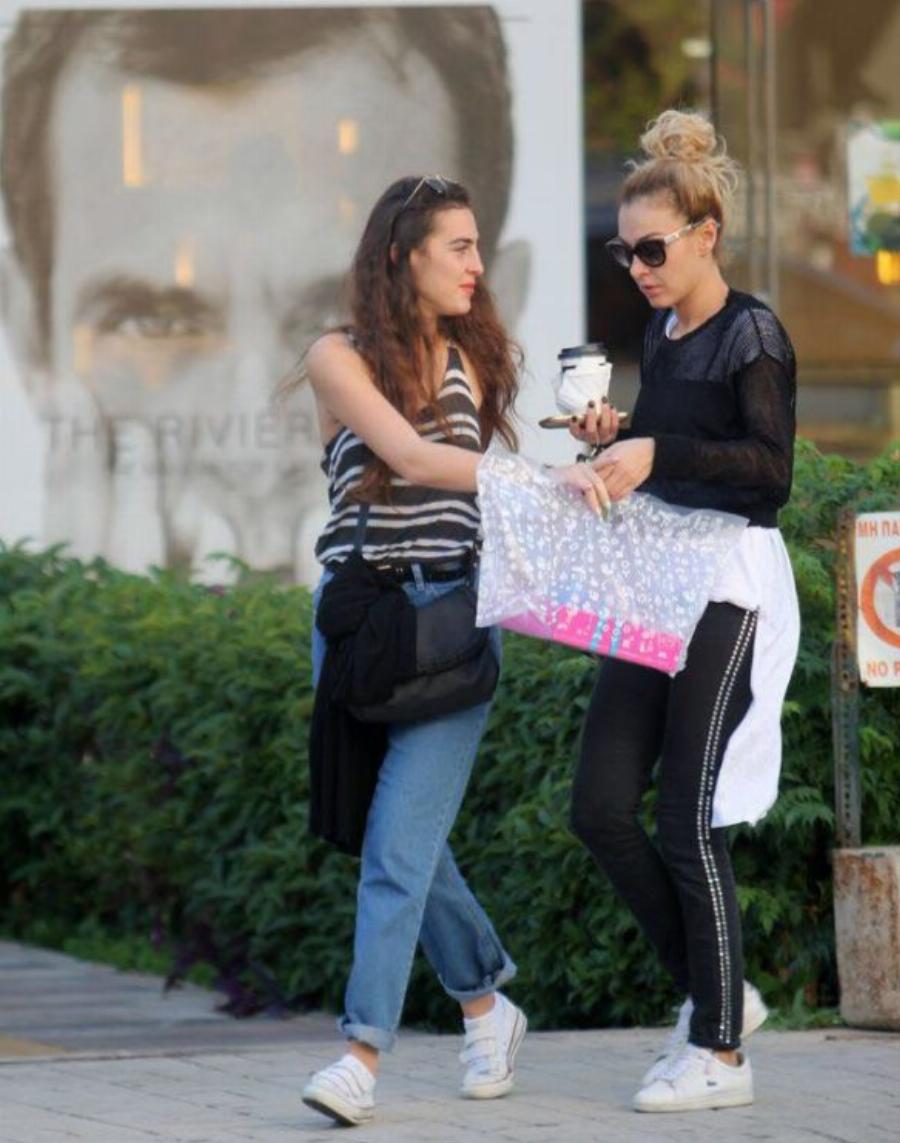 Αυτές είναι οι 8 διάσημες Ελληνίδες μητέρες που ποζάρουν με υπερηφάνεια μαζί με τις κούκλες κόρες τους