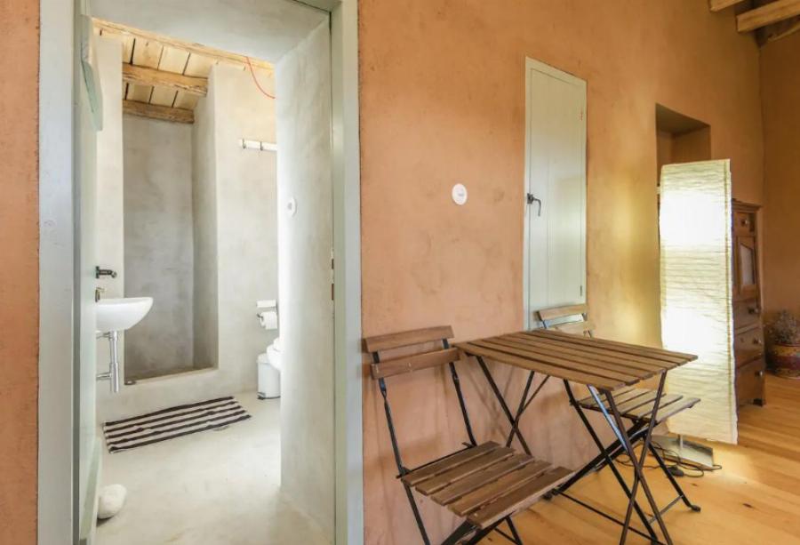 Σπίτι του 1920: Βρίσκεται απομονωμένο και νοικιάζεται στο Airbnb – Το εσωτερικό του εντυπωσιάζει