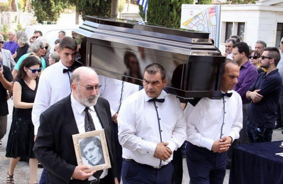 Γιάννης Καλατζής: Το ένδοξο τέλος του, οι φιλοδοξίες της μητέρας του και το τραγούδι που τον απογείωσε