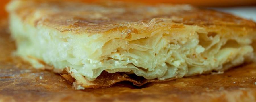 Θα σας θυμίσει τη γιαγιά σας: Η καλύτερη τυρόπιτα που έχετε δοκιμάσει