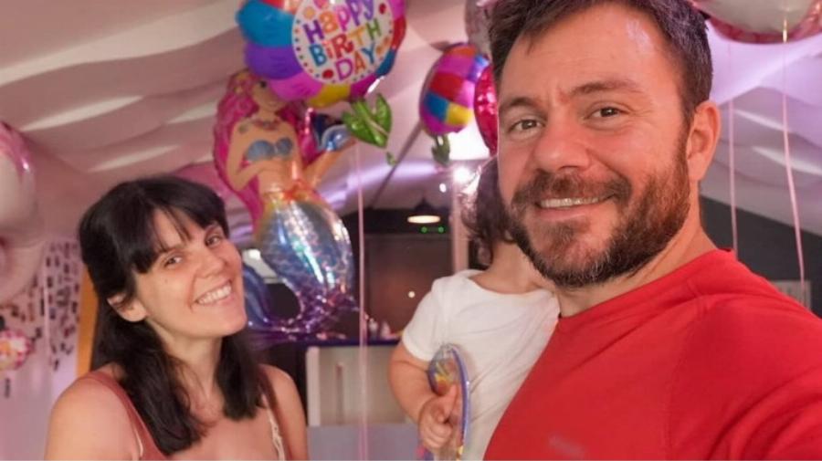 Ευτύχης Μπλέτσας: Ο έρωτας με την σύζυγο του, η λατρεία για την κόρη, τα ταξίδια και η κατακραυγή