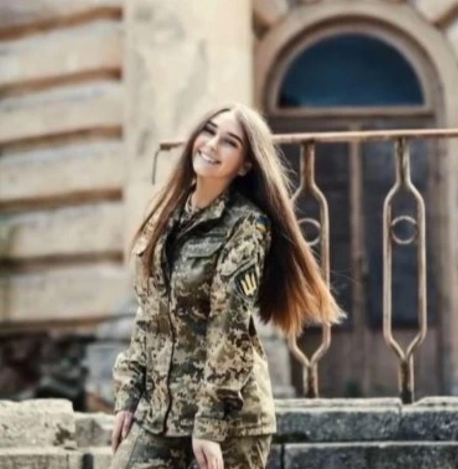 Ουκρανές γυναίκες κατατάσσονται στον στρατό και κάνουν θραύση στο Tik Tok με την ομορφιά και  τα κάλλη τους