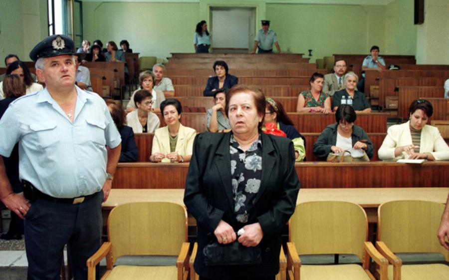 Τα φονικά τηγανόψωμα: Η σατανική 56χρονη που δολοφόνησε επτά ανθρώπους και έγινε επεισόδιο στη 10η εντολή