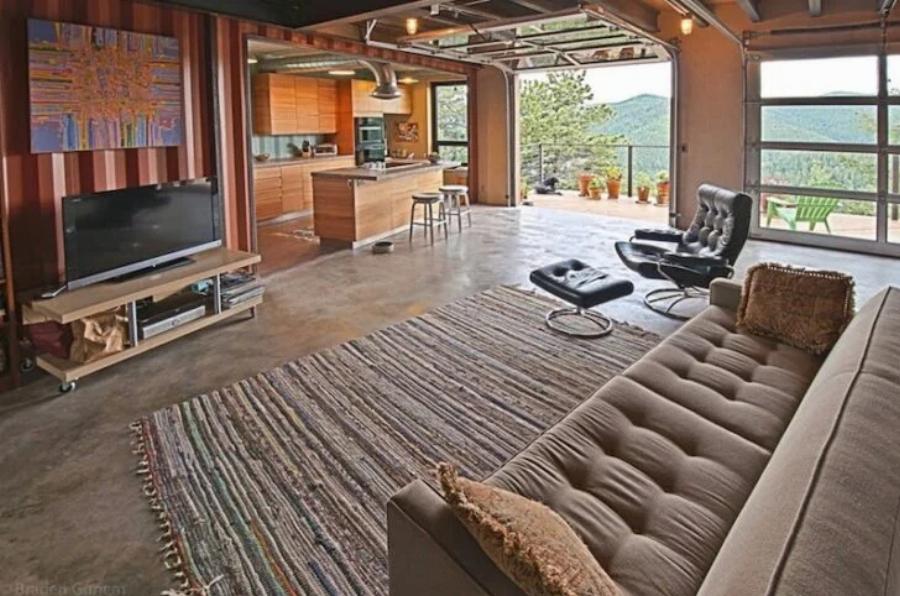 Πως να φτιάξεις το σπίτι των ονείρων σου με 2.000 ευρώ και υλικά από κοντέινερ