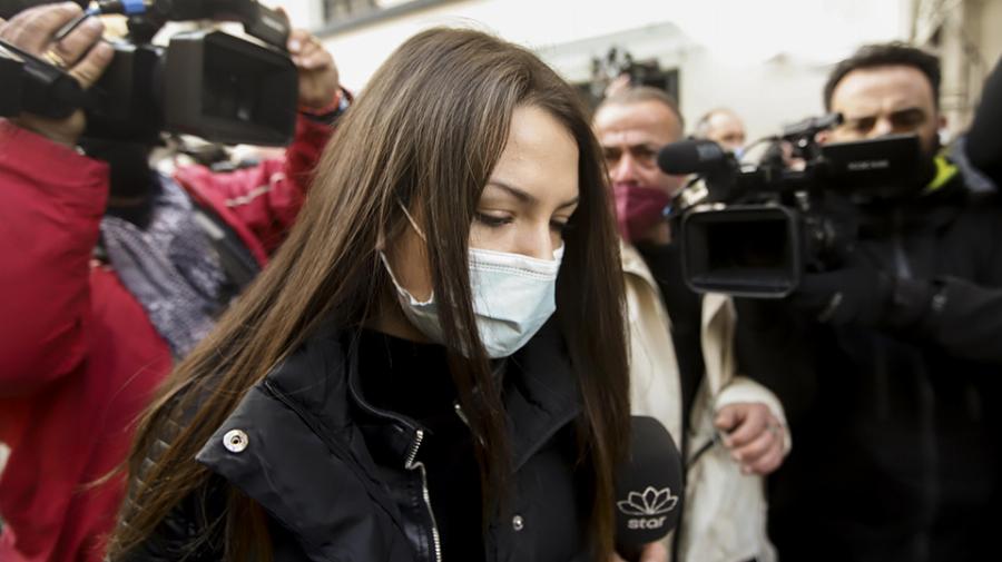 Ο φαρμακοποιός επιβεβαιώνει την Γεωργία Μπίκα ότι αγόρασε μόνη της τους ουροσυλλέκτες