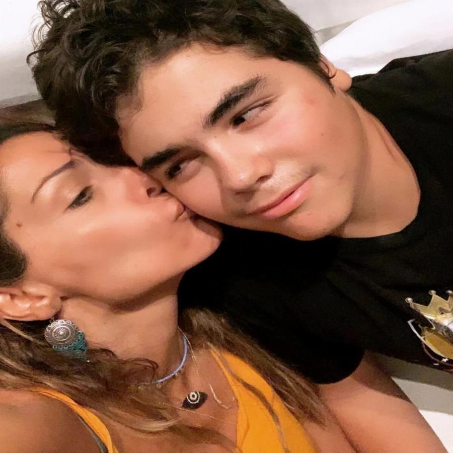 Δέσποινα Βανδή: Ο γιος της, Γιώργος Νικολαΐδης, μεγάλωσε και μοιάζει απίστευτα στη μαμά του