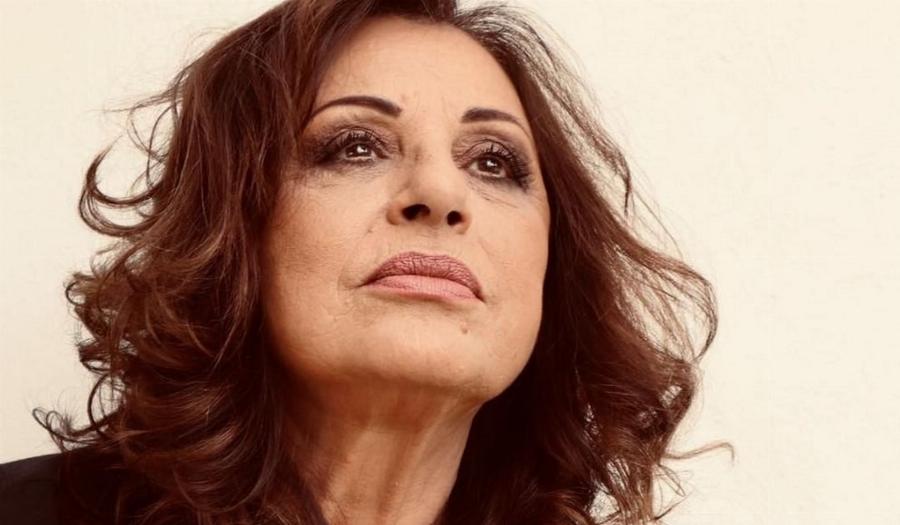 Χάρις Αλεξίου: Οι αξέχαστες συνεργασίες, οι δύο γάμοι, η υιοθεσία του γιου της, το τέλος στην καριέρα της και η μάχη με τον καρκίνο