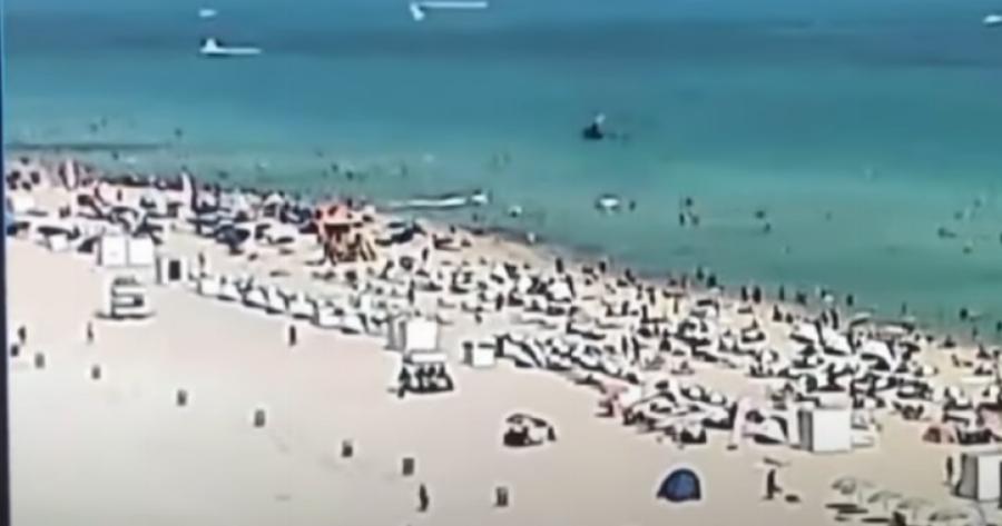 ΗΠΑ: Σοκαριστικό βίντεο με ελικόπτερο να πέφτει στη θάλασσα λίγα μέτρα από λουόμενους