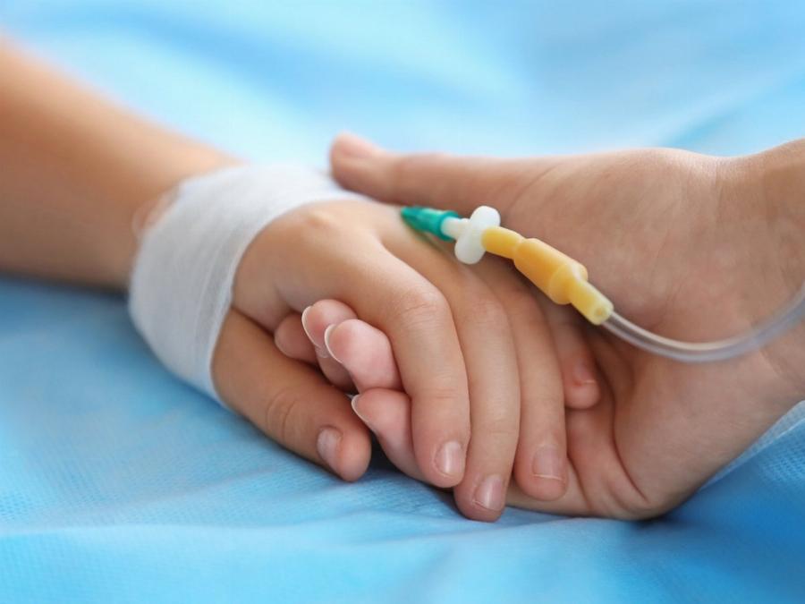 Γράφτηκε ιστορία στη χώρα μας: Επανασυγκόλλησαν με επιτυχία χέρι σε παιδί στην Ελλάδα, που είχε κοπεί από το ύψος του ώμου