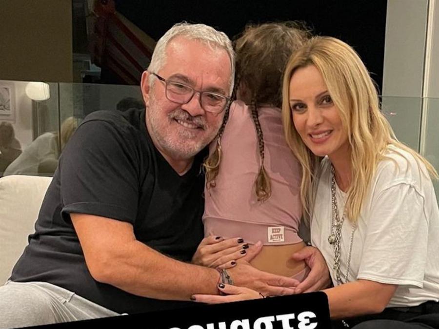 Πέγκυ Ζήνα: Το «θαύμα» με το μουσικό ταλέντο, η κόντρα με την οικογένεια της Βίκυς Μοσχολιού και η απώλεια που την τσάκισε λίγο πριν γεννήσει