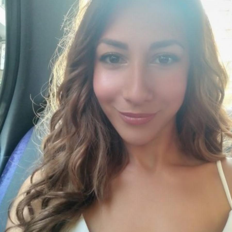 Πολυξένη: Η μικρή κοπέλα που τραγουδούσε το 2000 στο ALTER έγινε 31 και είναι μια εντυπωσιακή γυναίκα