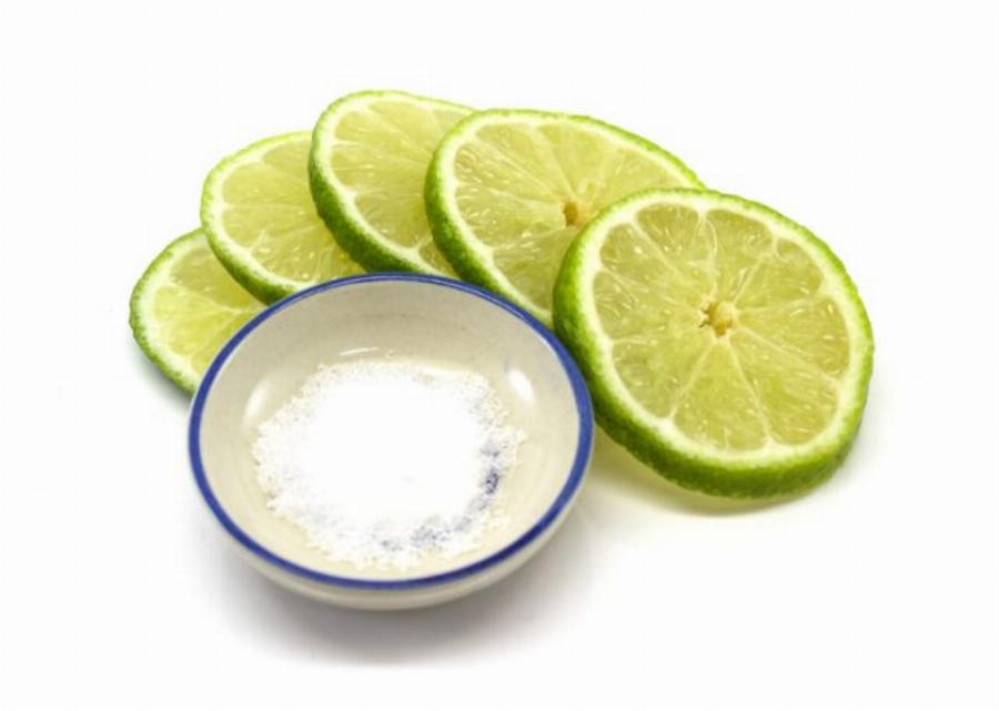 Σκουριά στο μπάνιο: Το σπιτικό καθαριστικό που θα εξαφανίσει τη σκουριά στο λεπτό