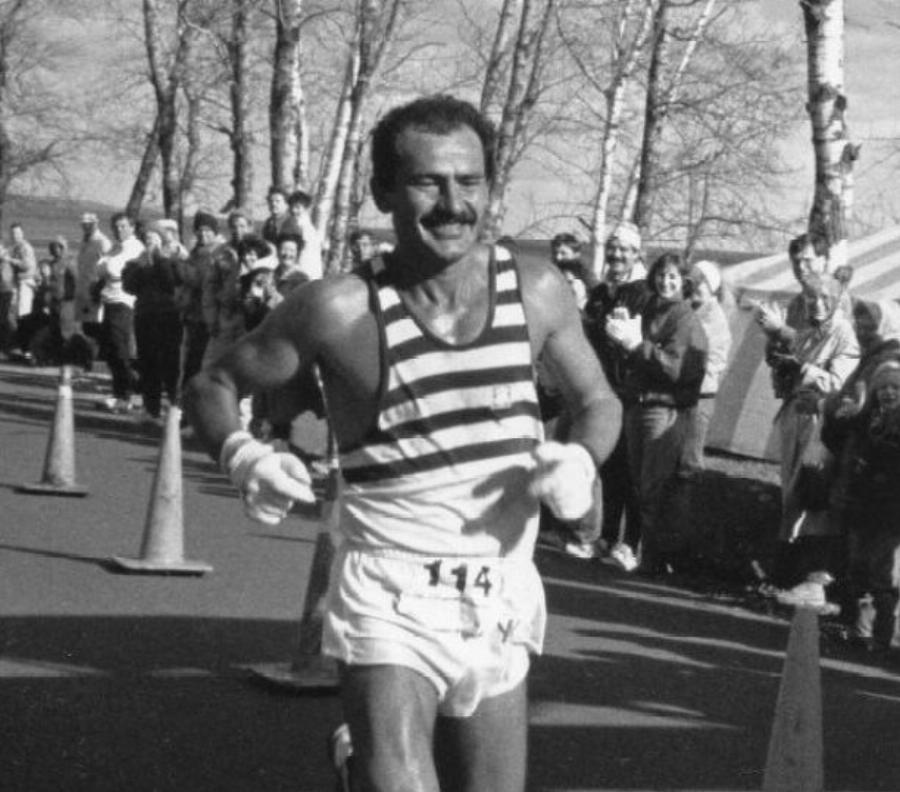 Γιάννης Κούρος: O σπουδαιότερος δρομέας σε ολόκληρο τον κόσμο, που έσπασε τα κοντέρ και μπήκε στο βιβλίο Γκίνες