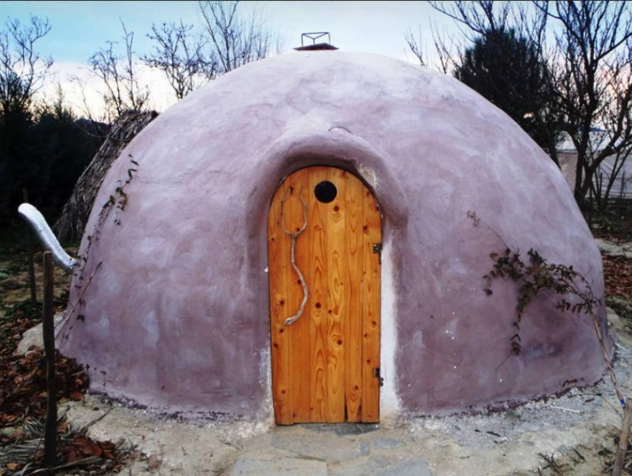 Σπίτια από άχυρο και πηλό: Είναι ελληνικής κατασκευής, φτιάχνονται από 2 Λαρισαίους και κοστίζουν 1.500€