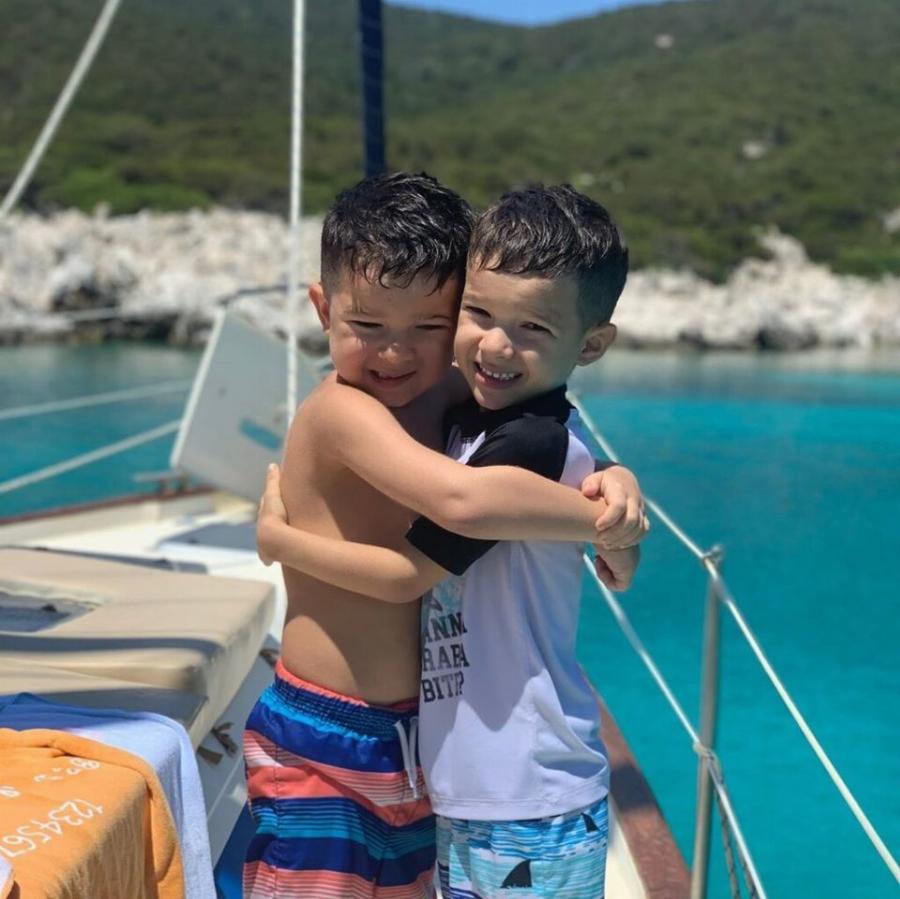 Καλομοίρα: Τα παιδιά της μεγάλωσαν – Οι γιοι της και η κόρη της είναι σκέτη γλύκα