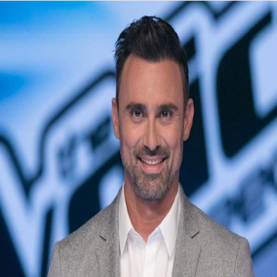 Γιώργος Καπουτζίδης: Το μίνιμαλ και μοντέρνο εξοχικό στην Αίγινα με θέα όλο τον Αργοσαρωνικό