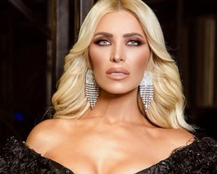 Συμβαίνει σε όλους τελικά: Έριξαν πόρτα σε μαγαζί στο Παγκράτι στον Κοκλώνη και την Καινούργιου