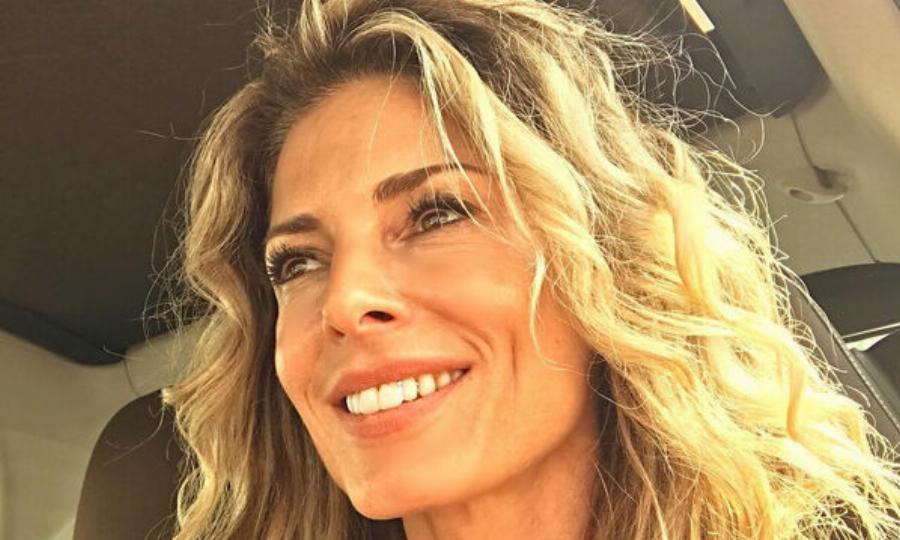 Κατερίνα Λάσπα: Η ψυχική ασθένεια, οι δύσκολες στιγμές στον γάμο της, η απόσυρση από την τηλεόραση και η αφοσίωση στις κόρες της