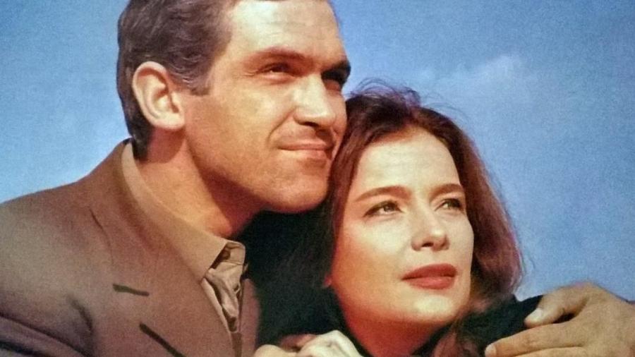 Τζένη Καρέζη – Κώστας Καζάκος: Ο έρωτας που κράτησε για 3 δεκαετίες – Ξεκίνησε από ένα τάβλι και κράτησε μέχρι να τους χωρίσει ο θάνατος