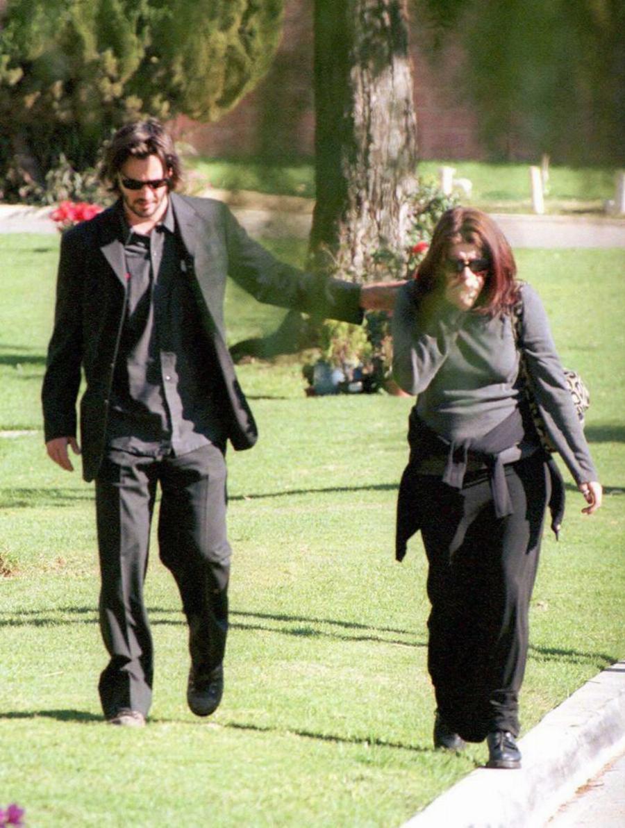 Κιάνου Ριβς: Η δύσκολη ζωή, ο ναρκομανής πατέρας, η απώλεια του παιδιού του και η μάχη της αδερφής του με τον καρκίνο