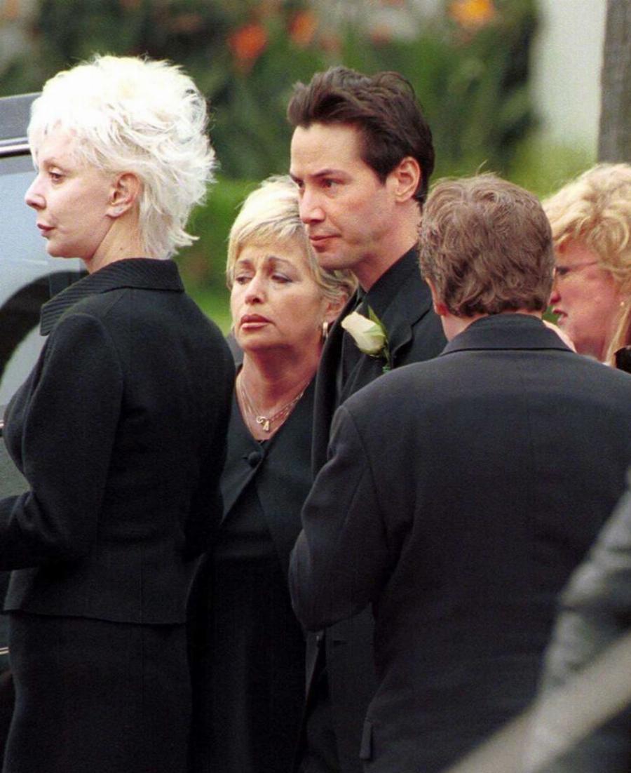 Κιάνου Ριβς: Η δύσκολη ζωή, ο ναρκομανής πατέρας, η απώλεια του παιδιού του και η μάχη της αδερφής του με τον καρκίνο