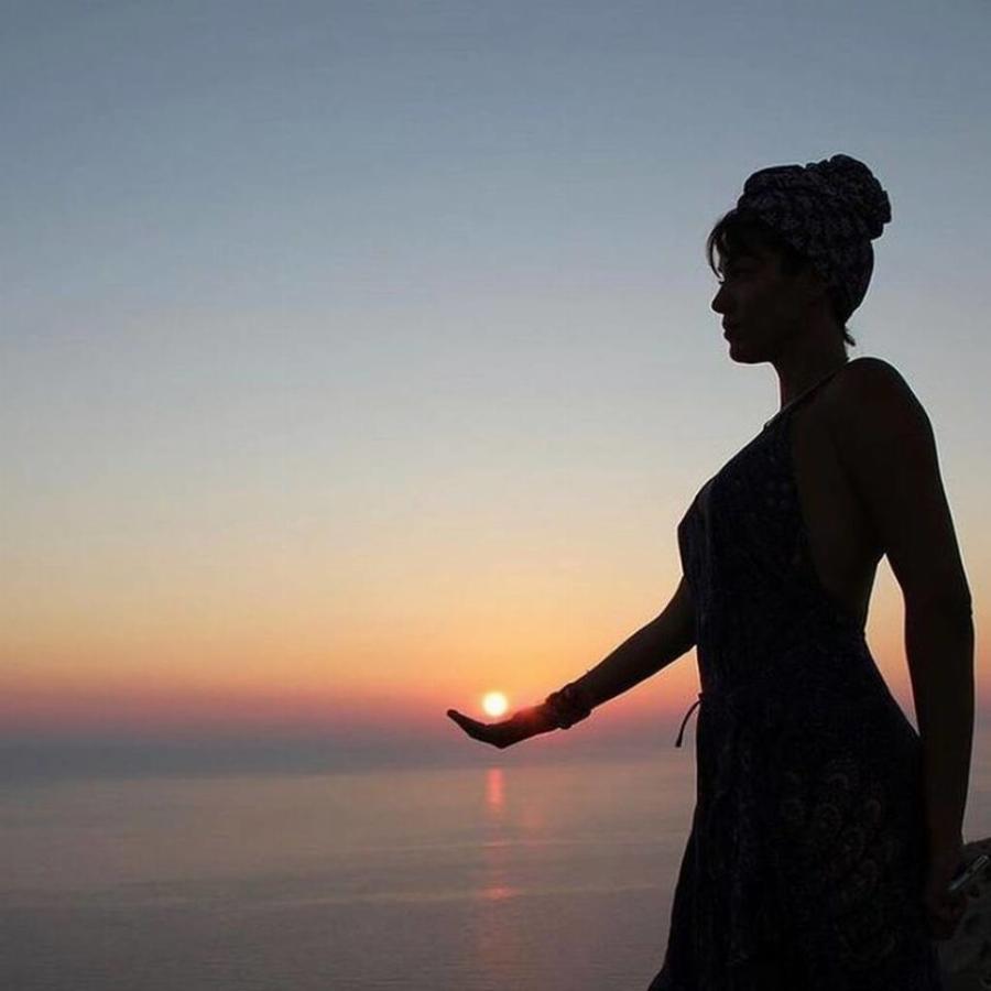 Κλέλια Ρένεση: Η σπάνια δημοσίευση στο πάτωμα του σπιτιού της – Έδειξε την κόρη της και είναι μία κούκλα