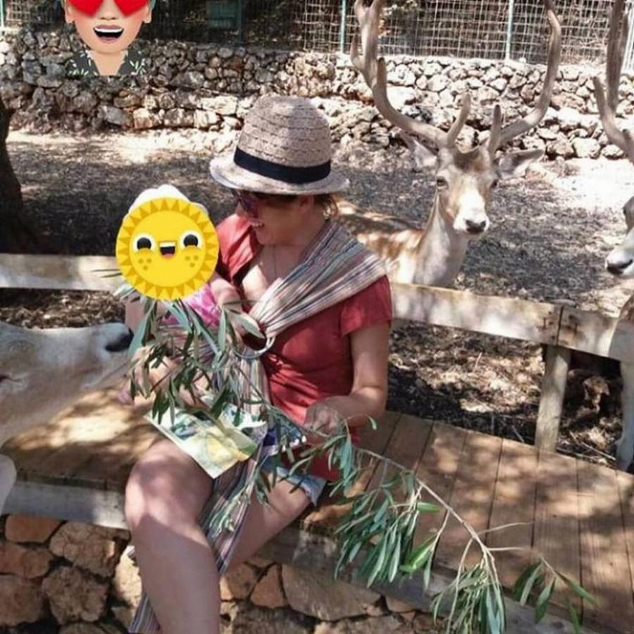 Κλέλια Ρένεση: Η σπάνια δημοσίευση στο πάτωμα του σπιτιού της – Έδειξε την κόρη της και είναι μία κούκλα