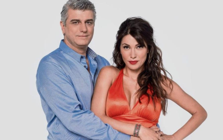 Κλέλια Ρένεση: Η σπάνια δημοσίευση στο πάτωμα του σπιτιού της – Έδειξε την κόρη της και είναι μία κούκλα