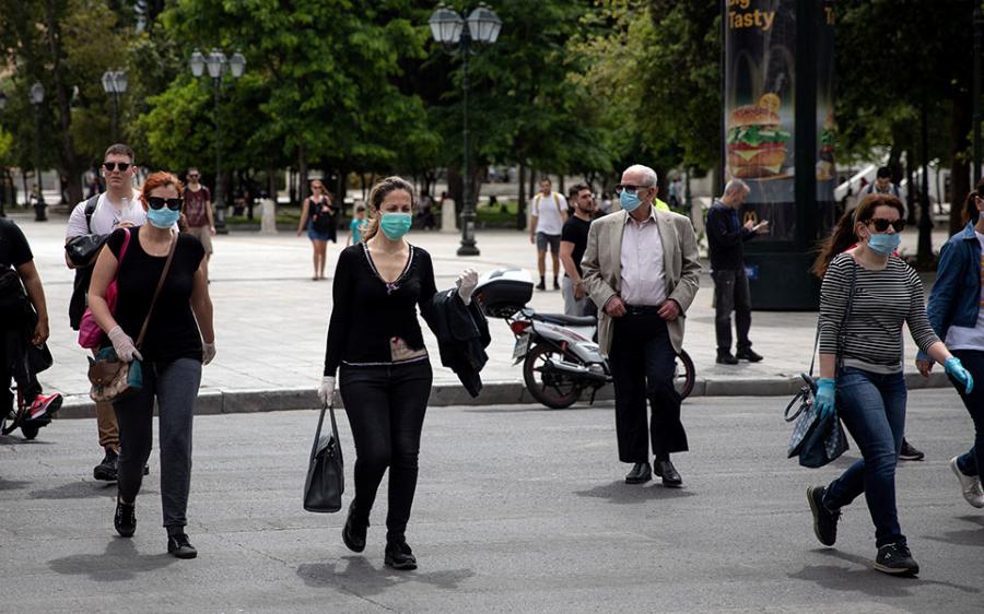 Πρόωρο τέλος της πανδημίας πλησιάζει στην Ελλάδα: Έρχεται το τέλος της μάσκας στους εξωτερικούς χώρους