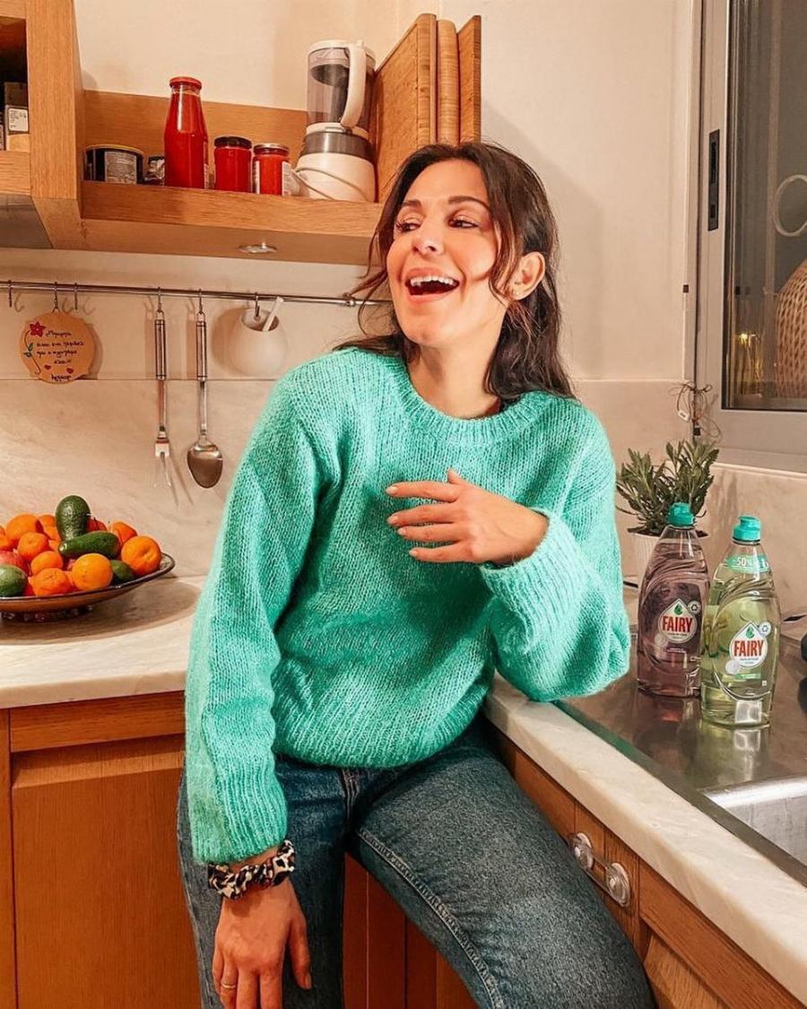 Κατερίνα Παπουτσάκη: Το πανέμορφο ρετρό σπίτι στον Χολαργό με το ονειρεμένο μπαλκόνι και την μεγάλη κουζίνα