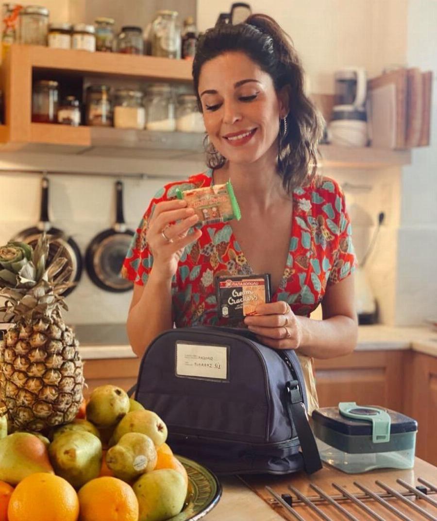 Κατερίνα Παπουτσάκη: Το πανέμορφο ρετρό σπίτι στον Χολαργό με το ονειρεμένο μπαλκόνι και την μεγάλη κουζίνα