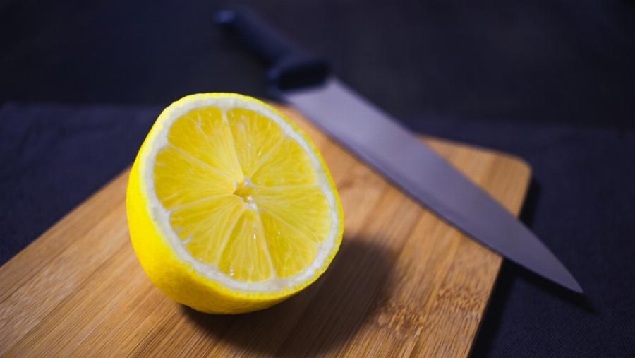 Αυτοί είναι οι 16 λόγοι που τα λεμόνια είναι το πιο χρήσιμο πράγμα στο σπίτι σας